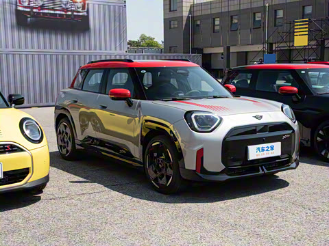 2025�� JOHN COOPER WORKS