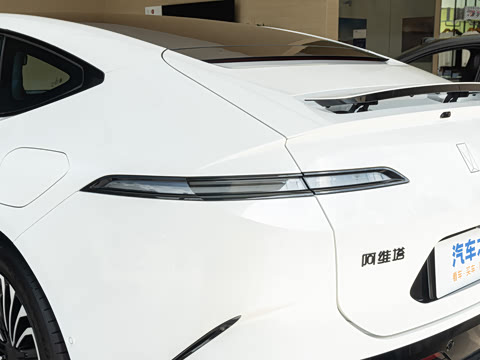 2025�� �Ŀ� Ultra���̰�