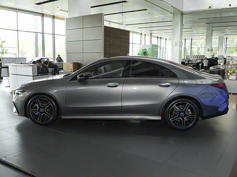 2025�� CLA 260 4MATIC
