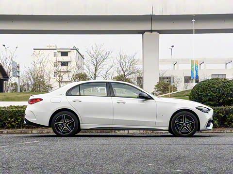 2025�� �Ŀ� C 260 L �ҹ�˶���