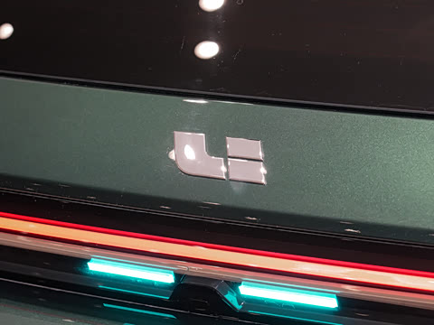 2025�� Ultra ���ܻ��°�