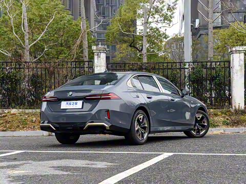 2025�� 525Li M�˶���װ