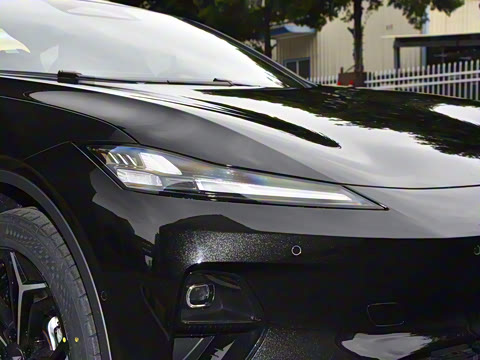 2025�� 300UltraǬ���Ǽ�ADS SE���̰�