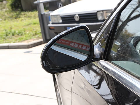 2025�� �Ŀ� E 300 L ʱ���˶���