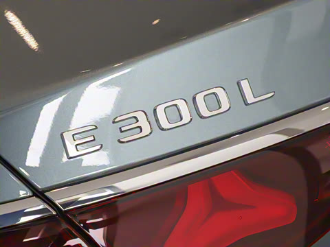 2025�� �Ŀ� E 300 L ������