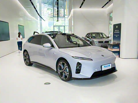 2025�� 75kWh Touring