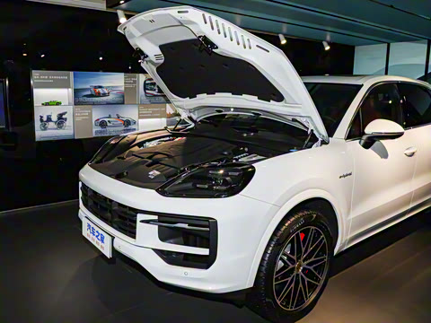 2025�� Cayenne S E-Hybrid 3.0T