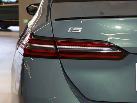 2024�� xDrive M60