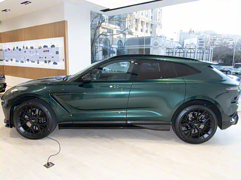 2025�� 4.0T V8 707