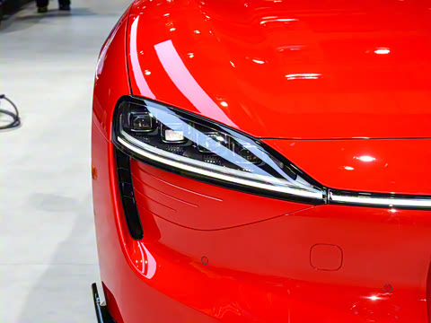 2025�� 703km Ultra�˶���