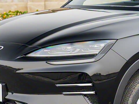 2025�� EV �Ǽݰ� 605km �콢��