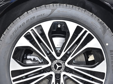 2025�� �Ŀ� E 300 L ������