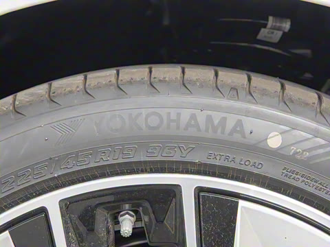 2025�� eDrive 40 L ��ҹ�˶���װ