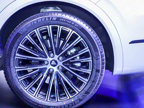 2025�� ����Ultra+ �߶���