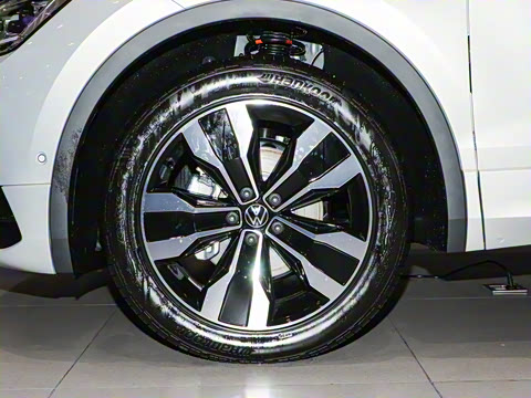 2024�� ���ڿ� 330TSI �Զ�����R-Line��ҫ��