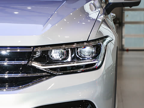 2024�� ���ڿ� 330TSI �Զ�����R-Line��ҫ��