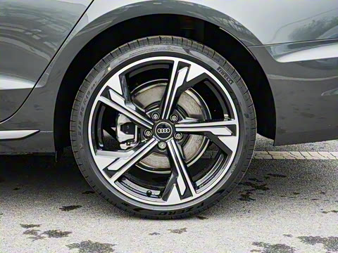 2025�� 200���������� 40 TFSI ���������� B&O ��ҹ��