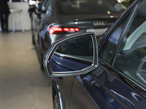 2025�� 55 TFSI quattro S line�˶���