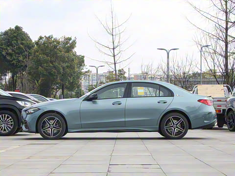 2025�� �Ŀ� C 260 L �ҹ�˶���
