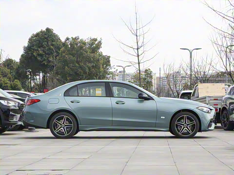 2025�� �Ŀ� C 260 L �ҹ�˶���