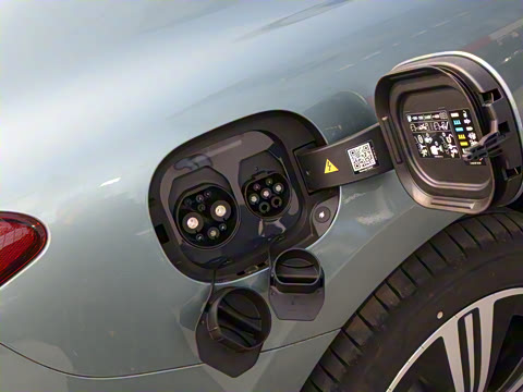 2025�� 500 4MATIC ������