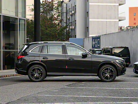 2025�� �Ŀ� GLC 260 L 4MATIC ������