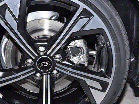 2025�� 200���������� 40 TFSI ���������� B&O ��ҹ��