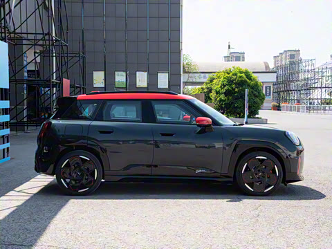 2025�� JOHN COOPER WORKS