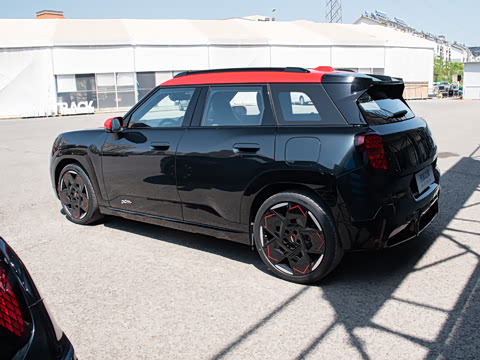 2025�� JOHN COOPER WORKS