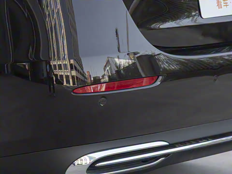 2025�� �Ŀ� E 300 L ������