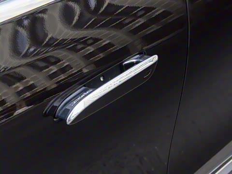 2025�� �Ŀ� E 300 L ������