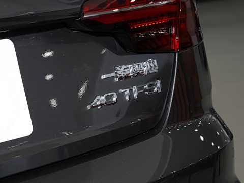 2025�� 200���������� 40 TFSI ����������