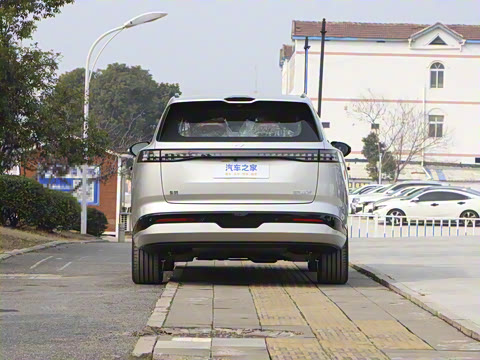 2025�� 210Ultra���̰� 6��