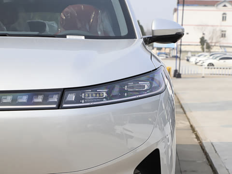 2025�� 210Ultra���̰� 6��