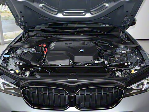 2025�� 330Li 50����������