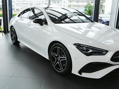 2025�� CLA 220