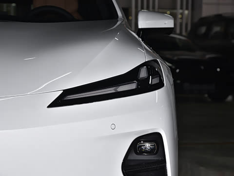 2025�� 300UltraǬ���Ǽ�ADS SE���̰�