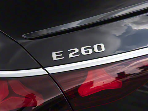 2025�� �Ŀ� E 260 �˶���