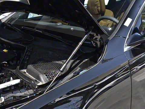 2025�� �Ŀ� E 300 L �����