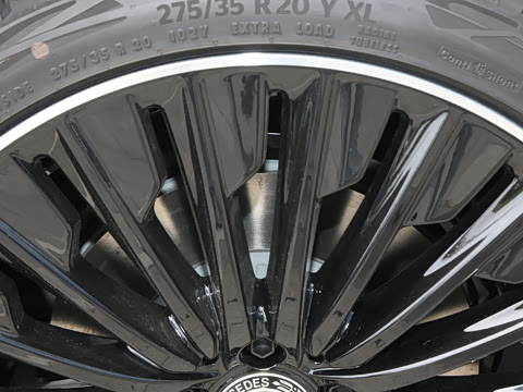 2025�� �Ŀ� E 300 �������˶���