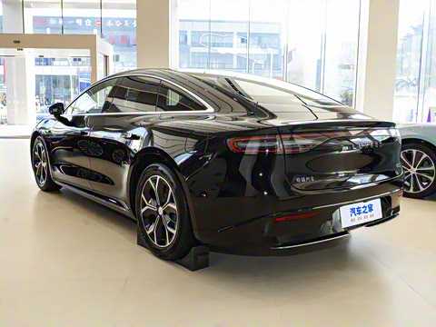 2025�� 705km Max