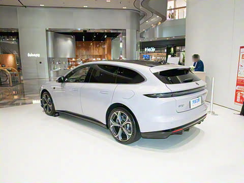 2025�� 75kWh Touring