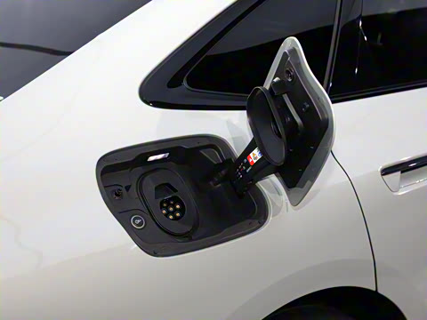 2025�� e-tron �����