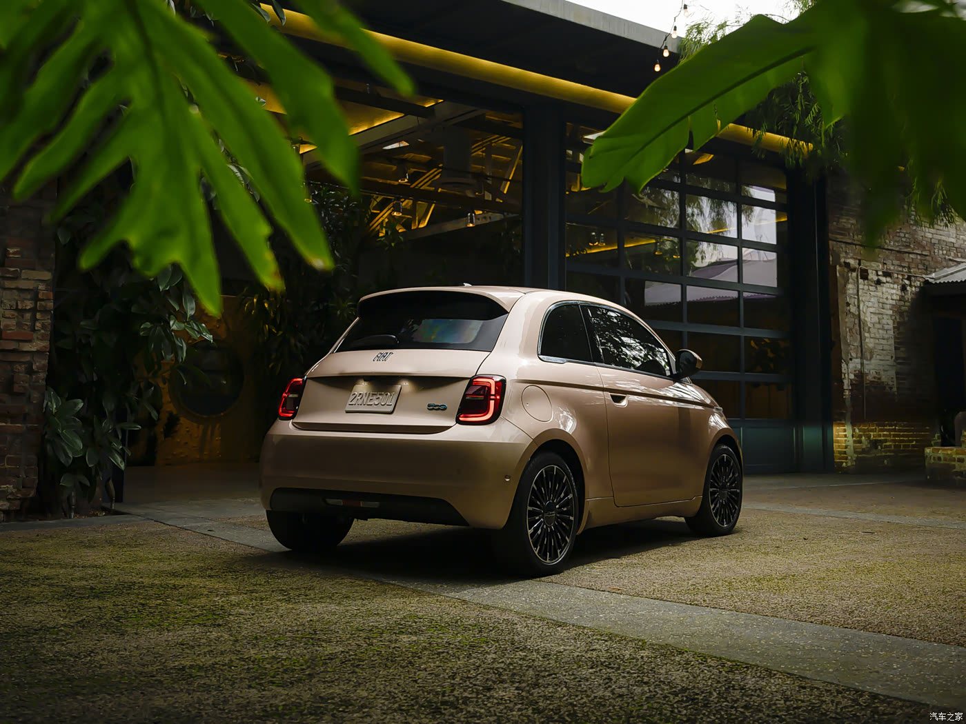 汽车之家 |菲亚特500新能源|图片|外观|内饰|高清大图|实拍图