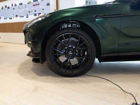 2025�� 4.0T V8 707