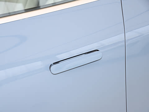 2025�� 705km Max