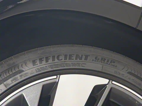 2024�� 50 e-tron quattro ��ҫ�� ������װ