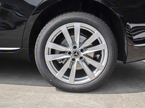 2025�� S 400 L ������