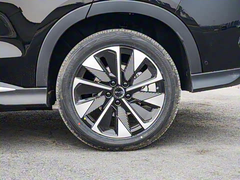 2025�� EV �Ǽݰ� 605km �콢��