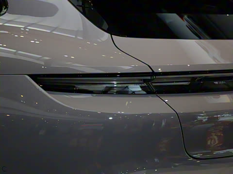 2024�� Taycan 4 Cross Turismo